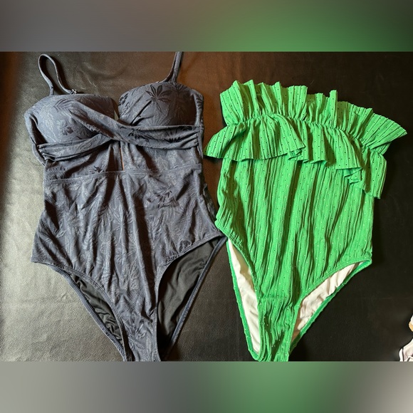 WOMENS SIZE LARGE SWIMSUIT SET - Picture 1 of 4
